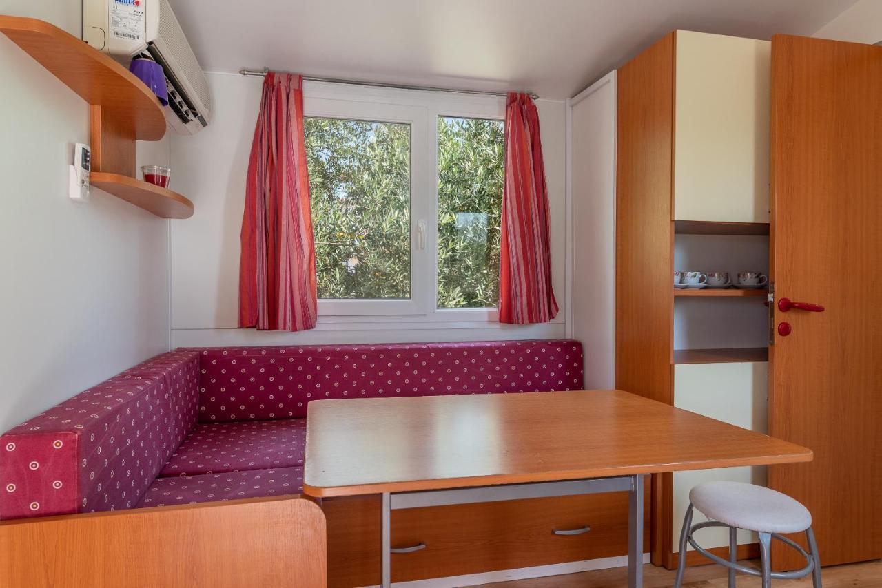 'Olive Grove' Camping House-Near The Beach Divulje Exteriör bild