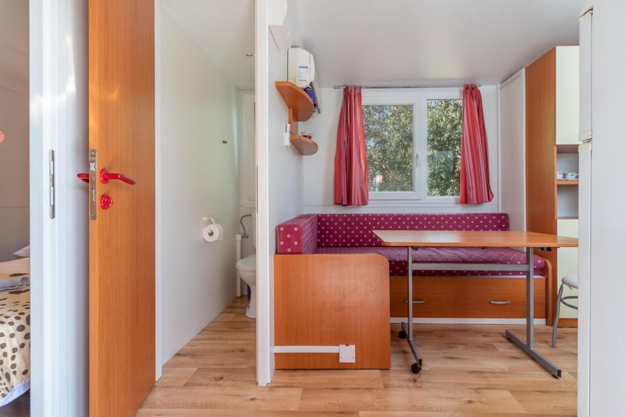 'Olive Grove' Camping House-Near The Beach Divulje Exteriör bild
